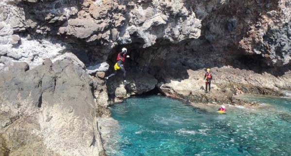 coasteering in madeira island min